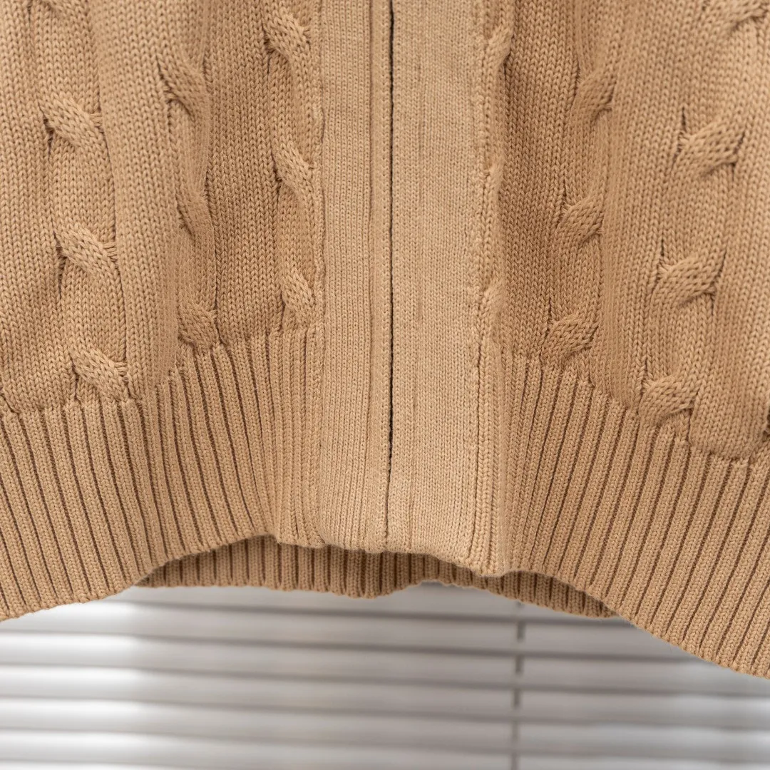 P320 top version (different currencies). You can scan the code to enter the official website. Style: Ralph Lauren POLO Ralph Lauren small label embroidered knitted old money style zipper cardigan jacket. Color: Picture color. Size: S-XL. Fabric: pure cotton. Accessories: full set of customized accessories. No gender distinction. Same style for men and women.